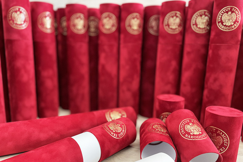 Diplomatubusok – oklevelek biztonságos tárolására és bemutatására